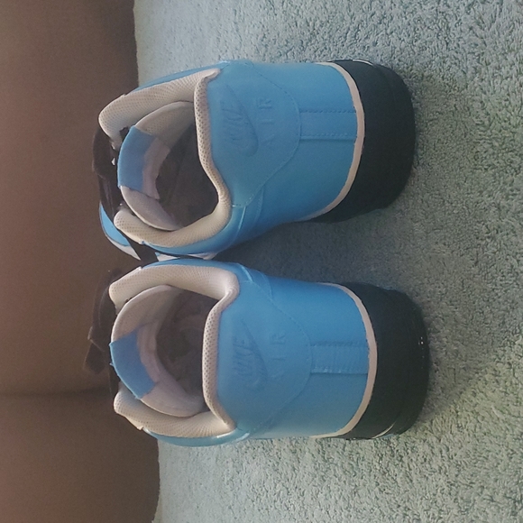 Custom painted Air Force 1's - Picture 6 of 8